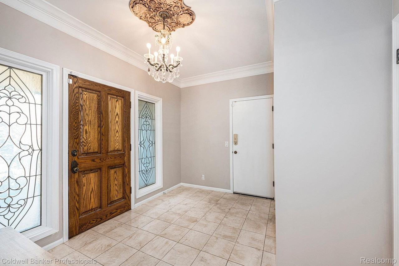 3105 Interlaken St - Photo 6 of 24