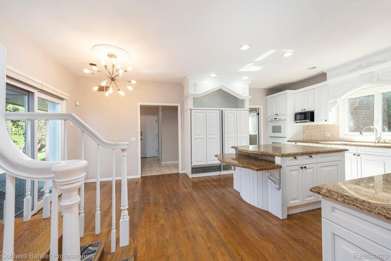 3105 Interlaken St - Photo 7 of 24