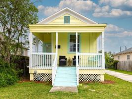 featured image of 4124 Avenue M 1/2