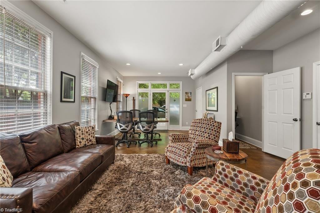 217 E Lewis St - Photo 4 of 11