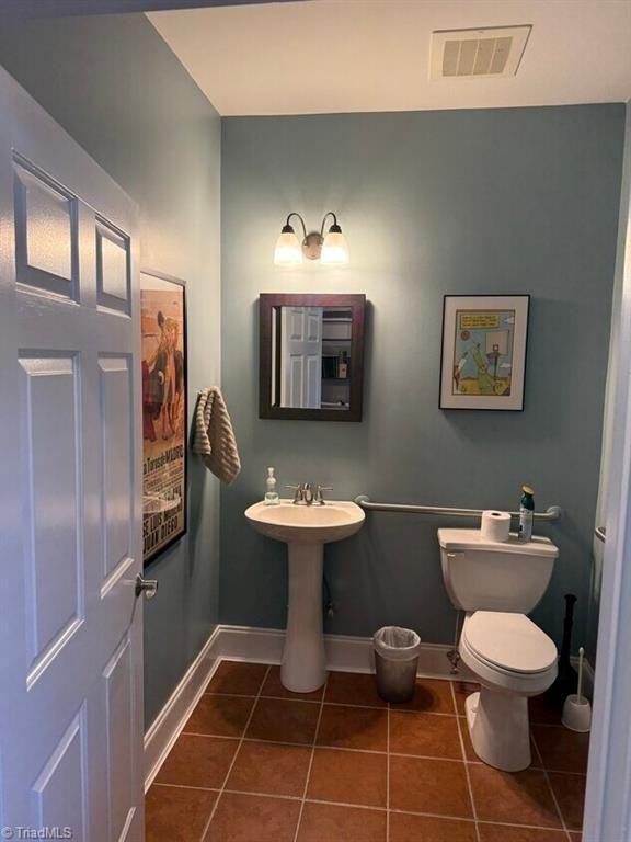 217 E Lewis St - Photo 7 of 11