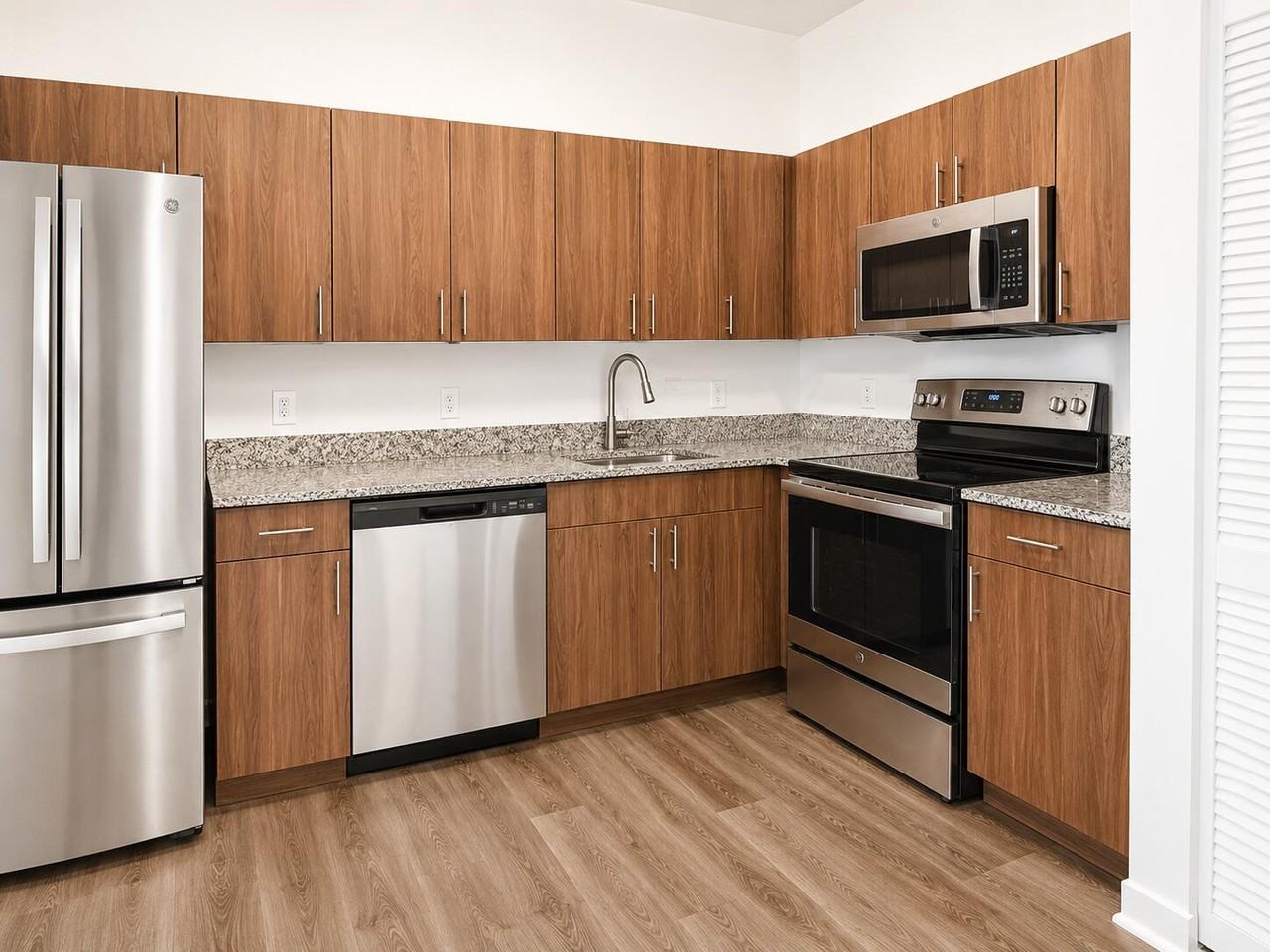 4270 Lakewood Rd - Photo 4 of 16