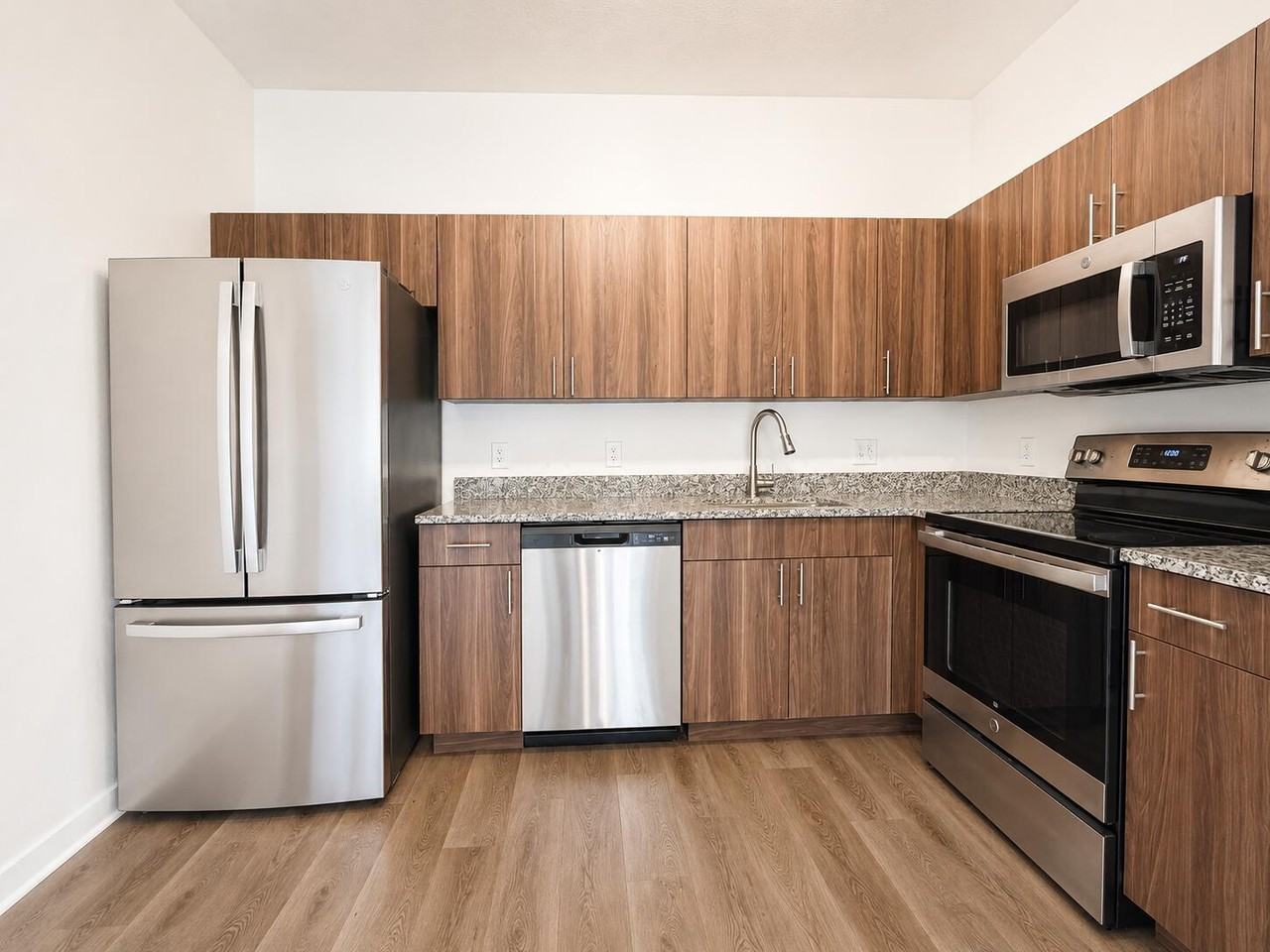 4270 Lakewood Rd - Photo 5 of 16