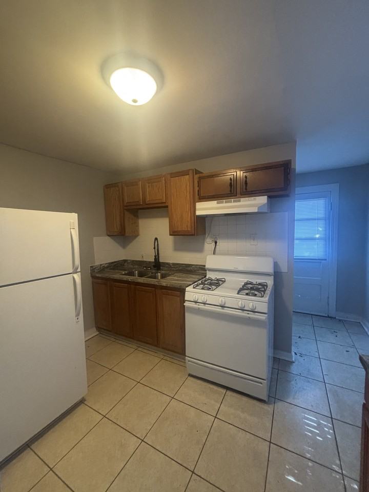 3665 Parthenia Ave #1 - Photo 6 of 11