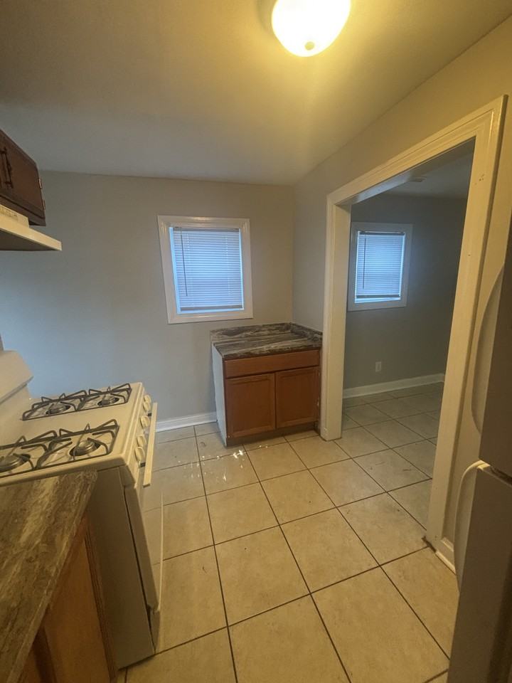3665 Parthenia Ave #1 - Photo 7 of 11