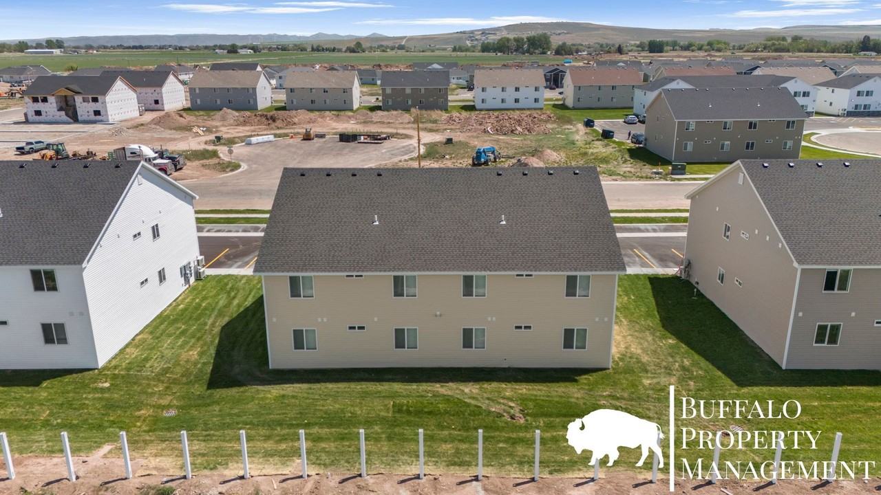 6277 Silver Fox Rd - Photo 4 of 48