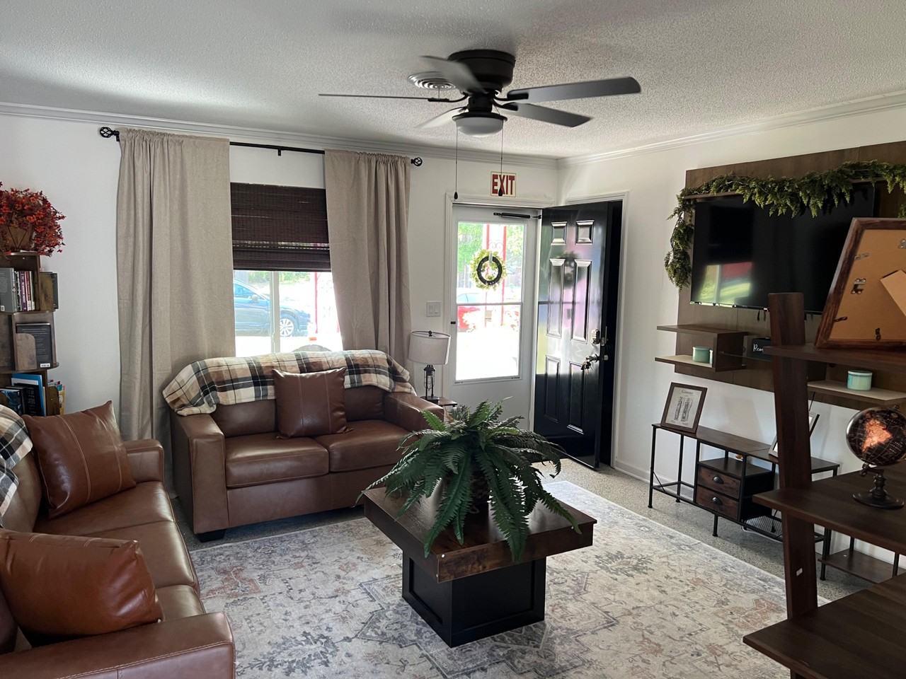 Drayton Dr - Photo 4 of 16