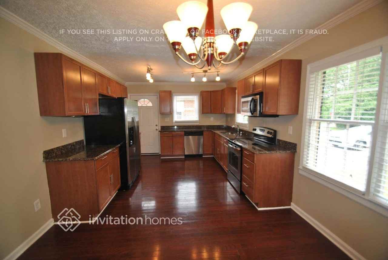 692 Quillian Ave - Photo 3 of 10