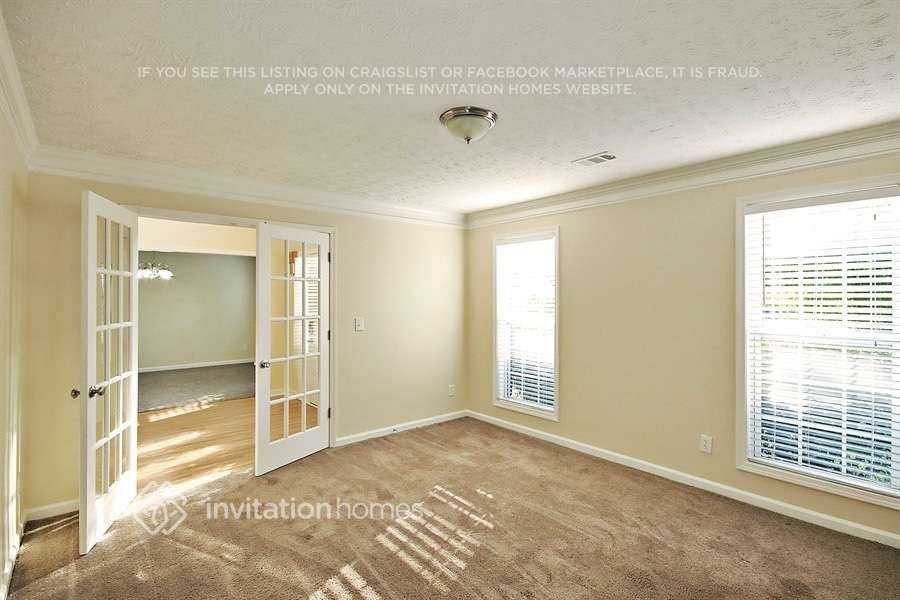 595 Paper Mill Dr - Photo 3 of 17