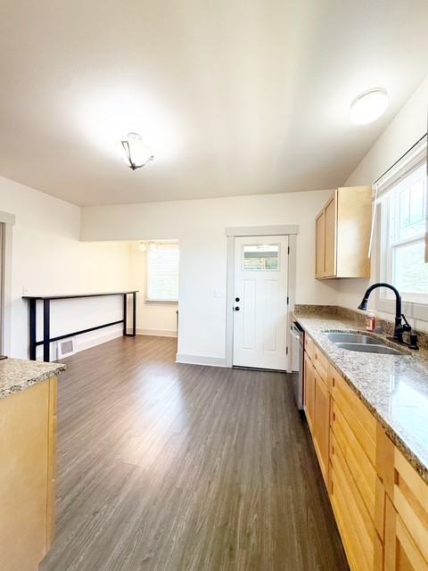 721 Pennsylvania Ave #1 - Photo 6 of 34