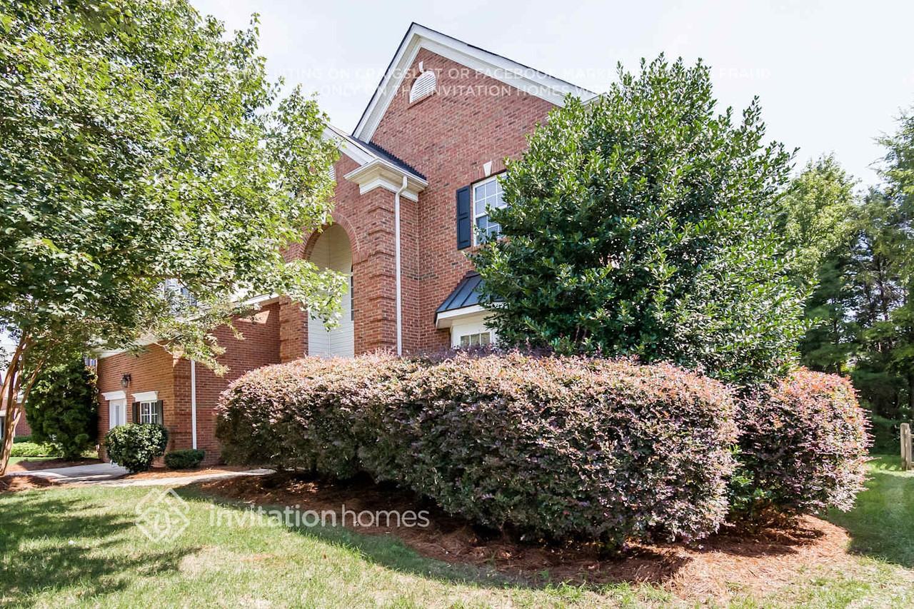 5925 Maple View Pl - Photo 2 of 20
