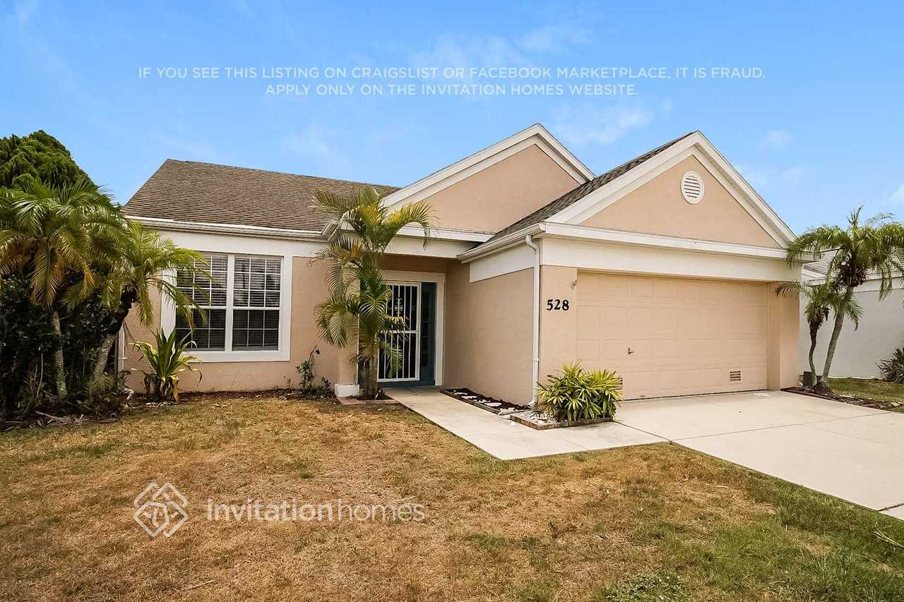528 Wexford Dr - Photo 3 of 17