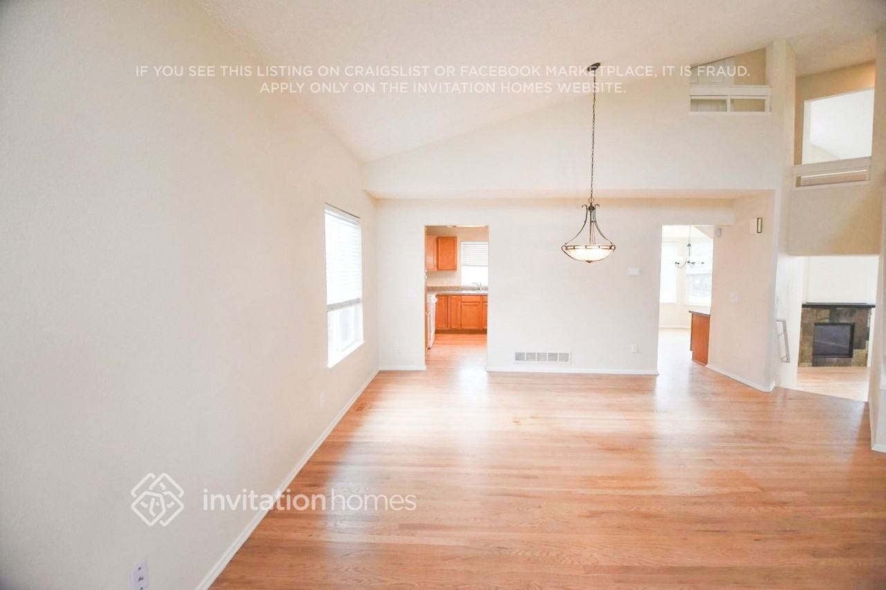 1572 Beacon Hill Dr - Photo 3 of 20
