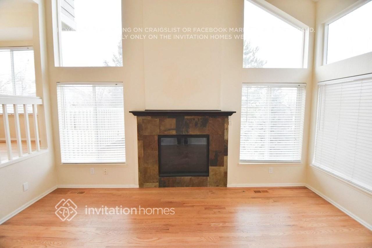 1572 Beacon Hill Dr - Photo 4 of 20