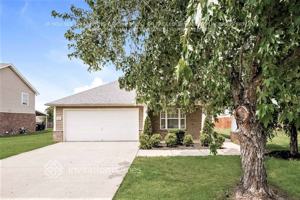 featured image of 2857 Park Knoll Dr