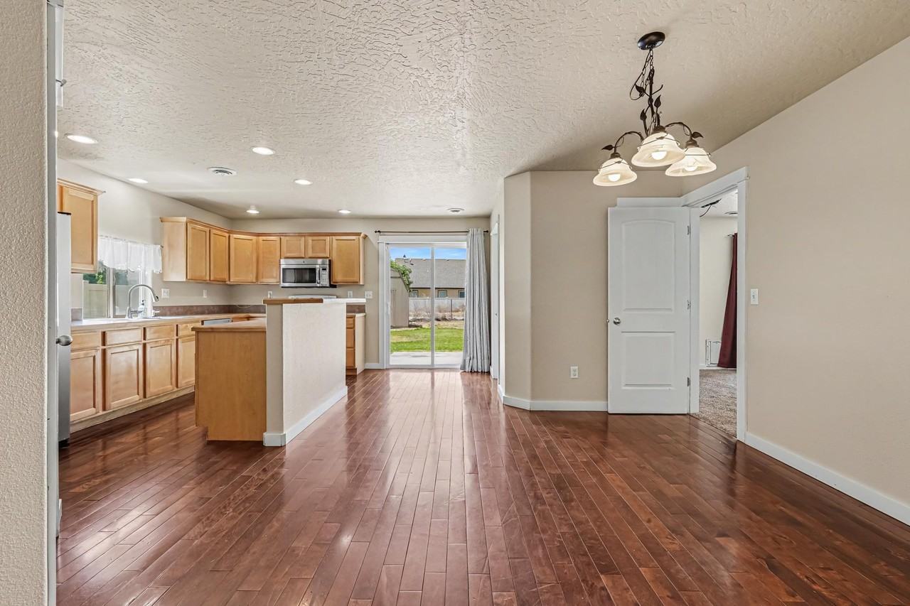 18327 Buckeye Pl - Photo 3 of 31