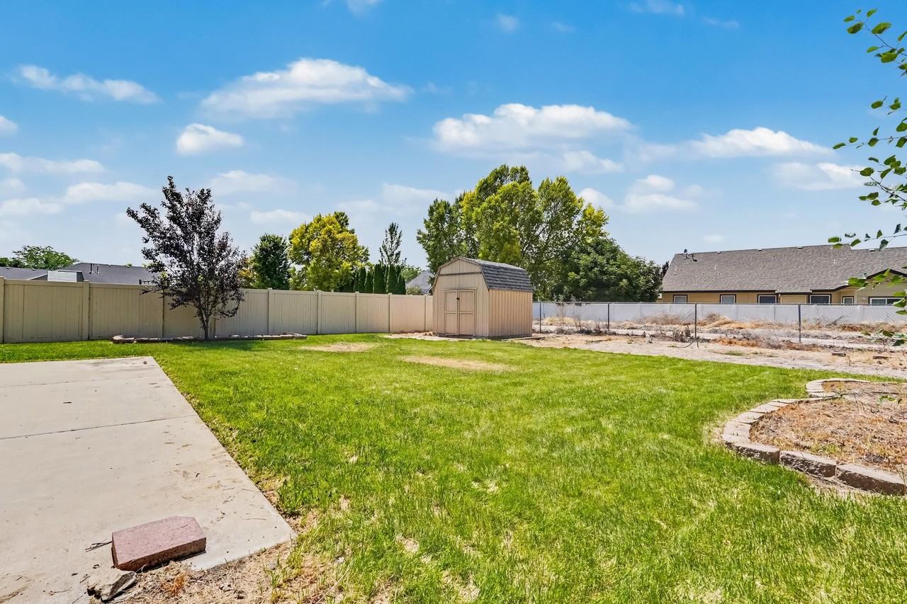 18327 Buckeye Pl - Photo 4 of 31