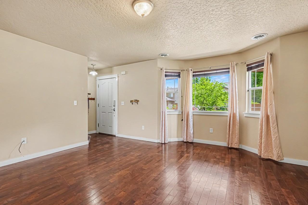 18327 Buckeye Pl - Photo 6 of 31