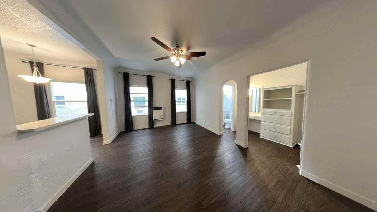 Alex Court Apartments - Photo 5 of 8