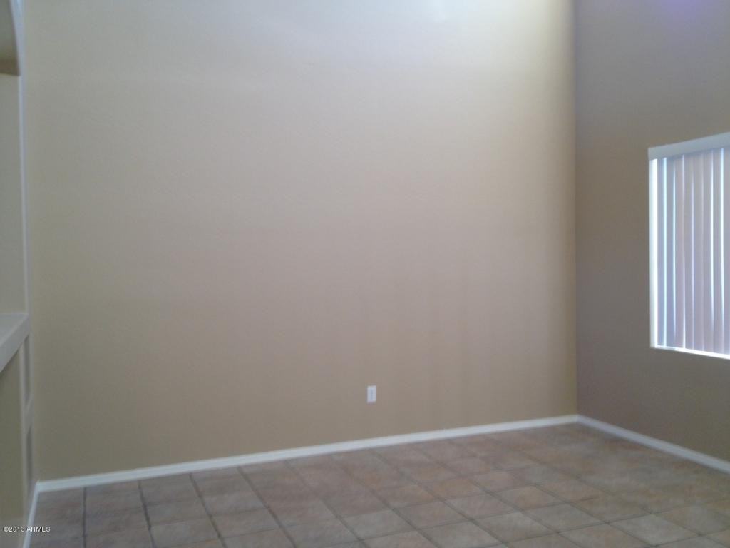 10457 E Obispo Ave - Photo 4 of 18