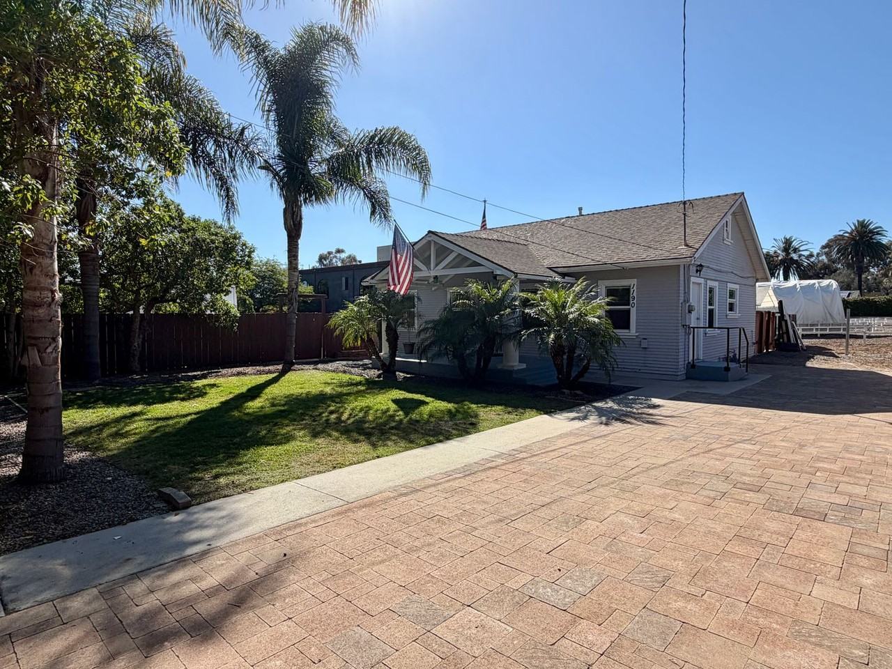 1190 Pine Ave - Photo 2 of 29