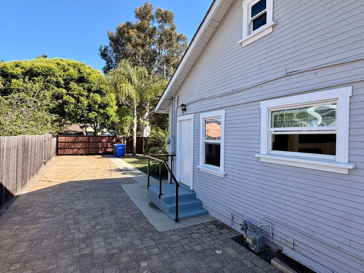 1190 Pine Ave - Photo 3 of 29