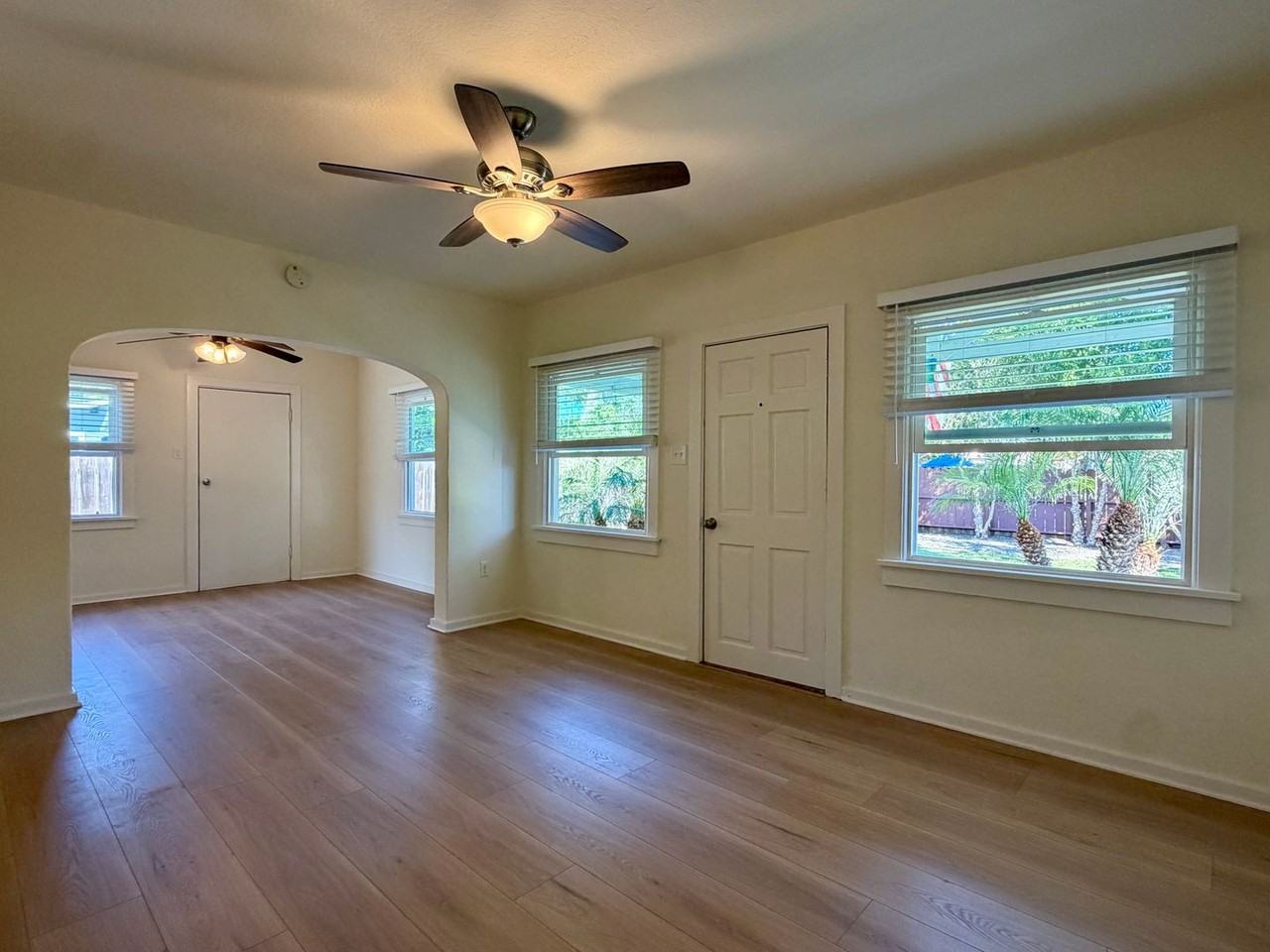 1190 Pine Ave - Photo 6 of 29