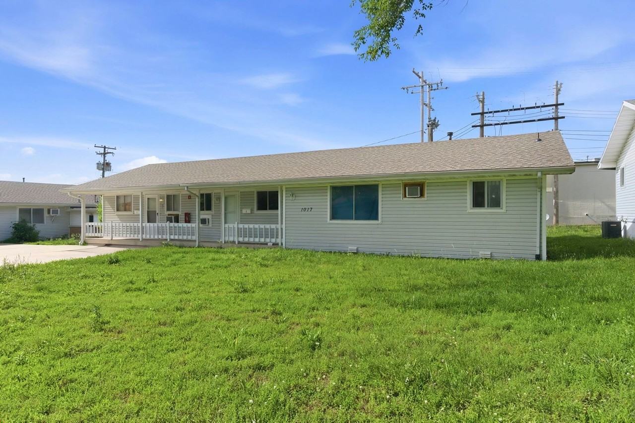 1039 W Washita St - Photo 2 of 15
