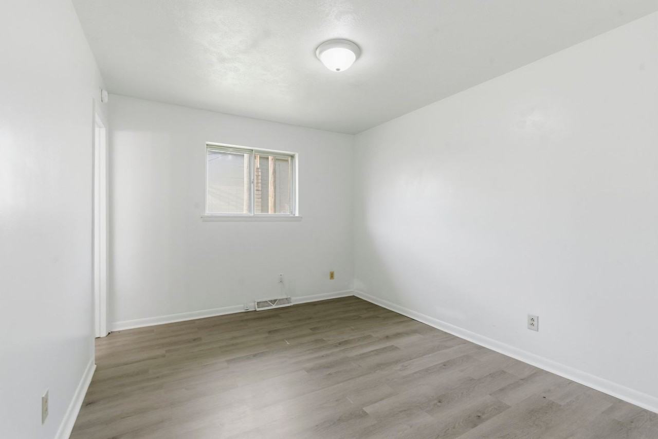1039 W Washita St - Photo 7 of 15