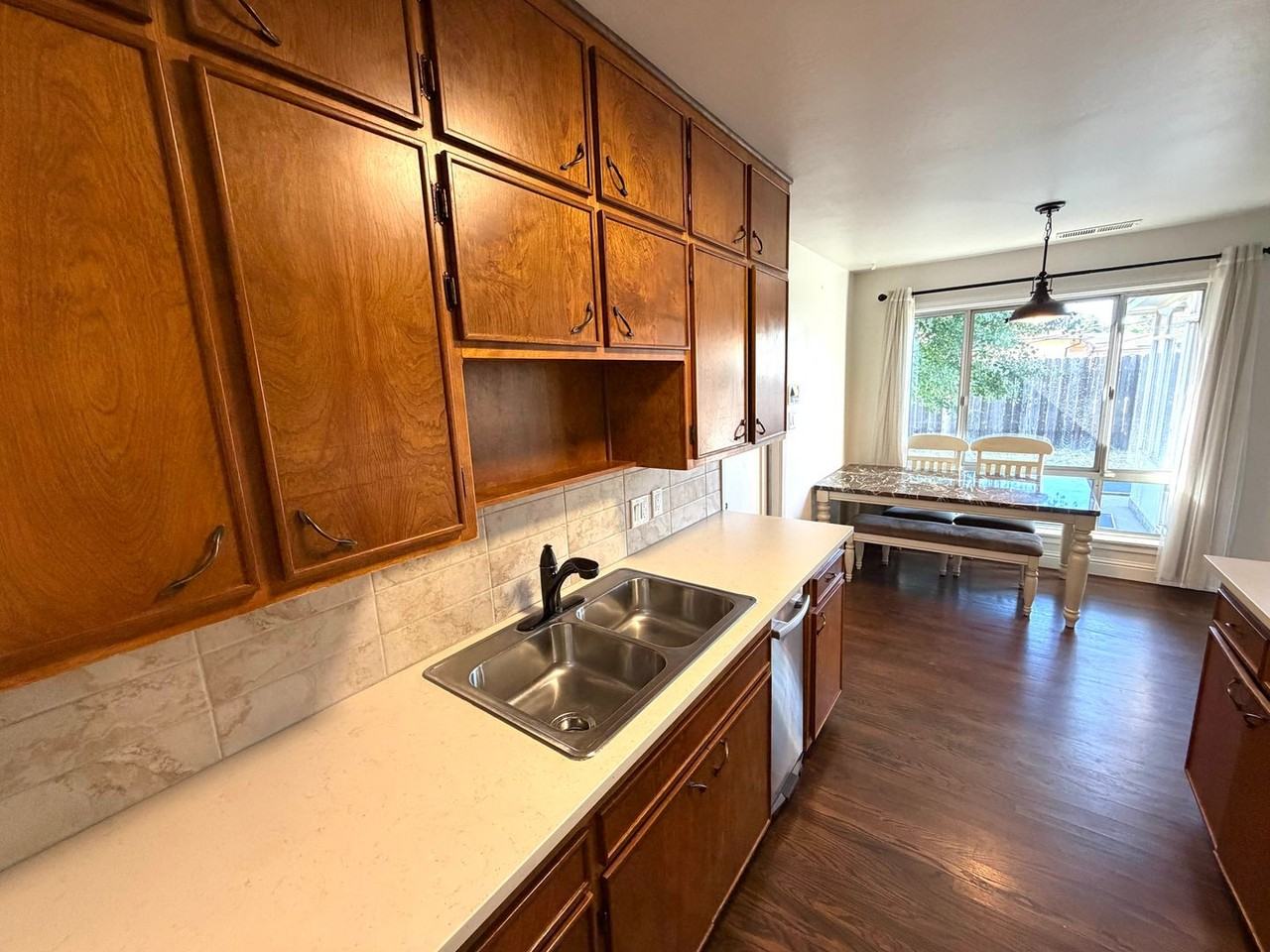 1704 Castle Ct - Photo 5 of 39
