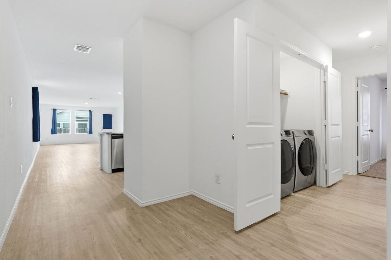 7239 Satellite Way - Photo 7 of 30