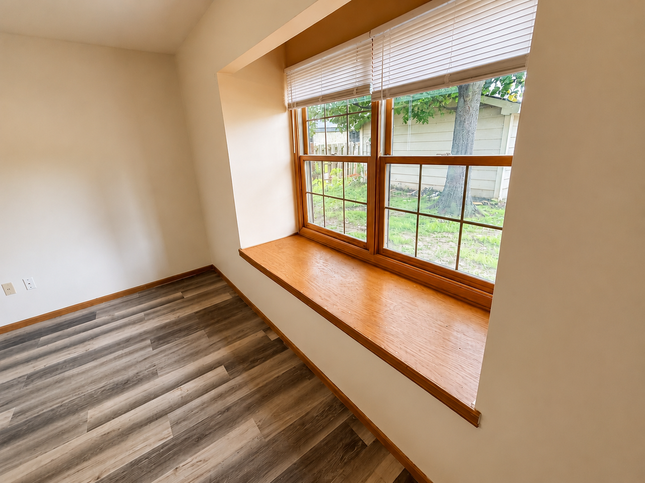 2500 Candlecrest Cir - Photo 4 of 16
