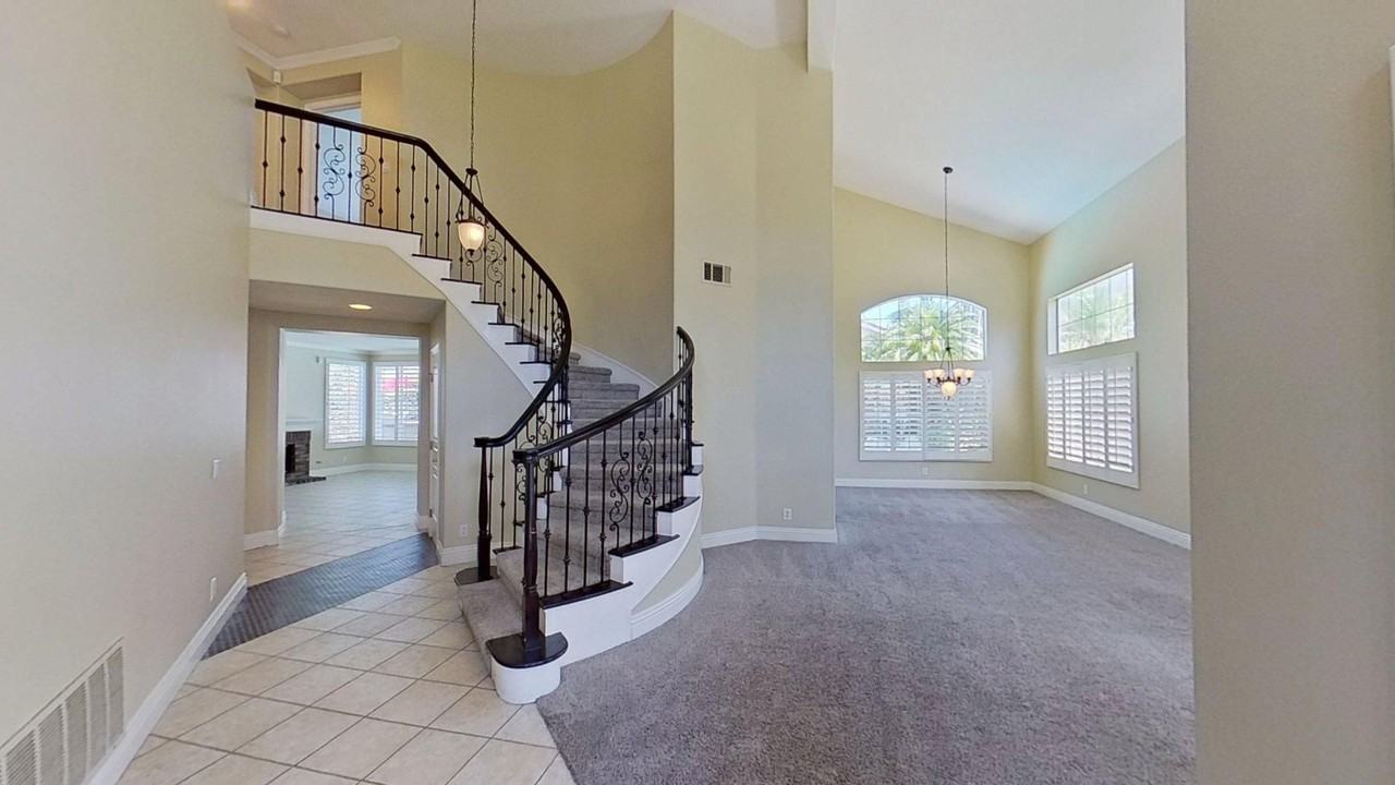 4749 E Bradford Ave - Photo 4 of 40