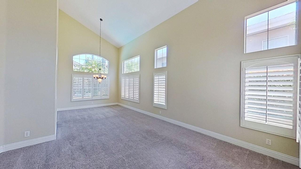 4749 E Bradford Ave - Photo 5 of 40
