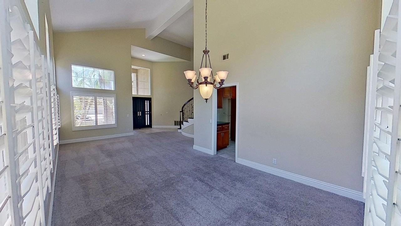 4749 E Bradford Ave - Photo 6 of 40