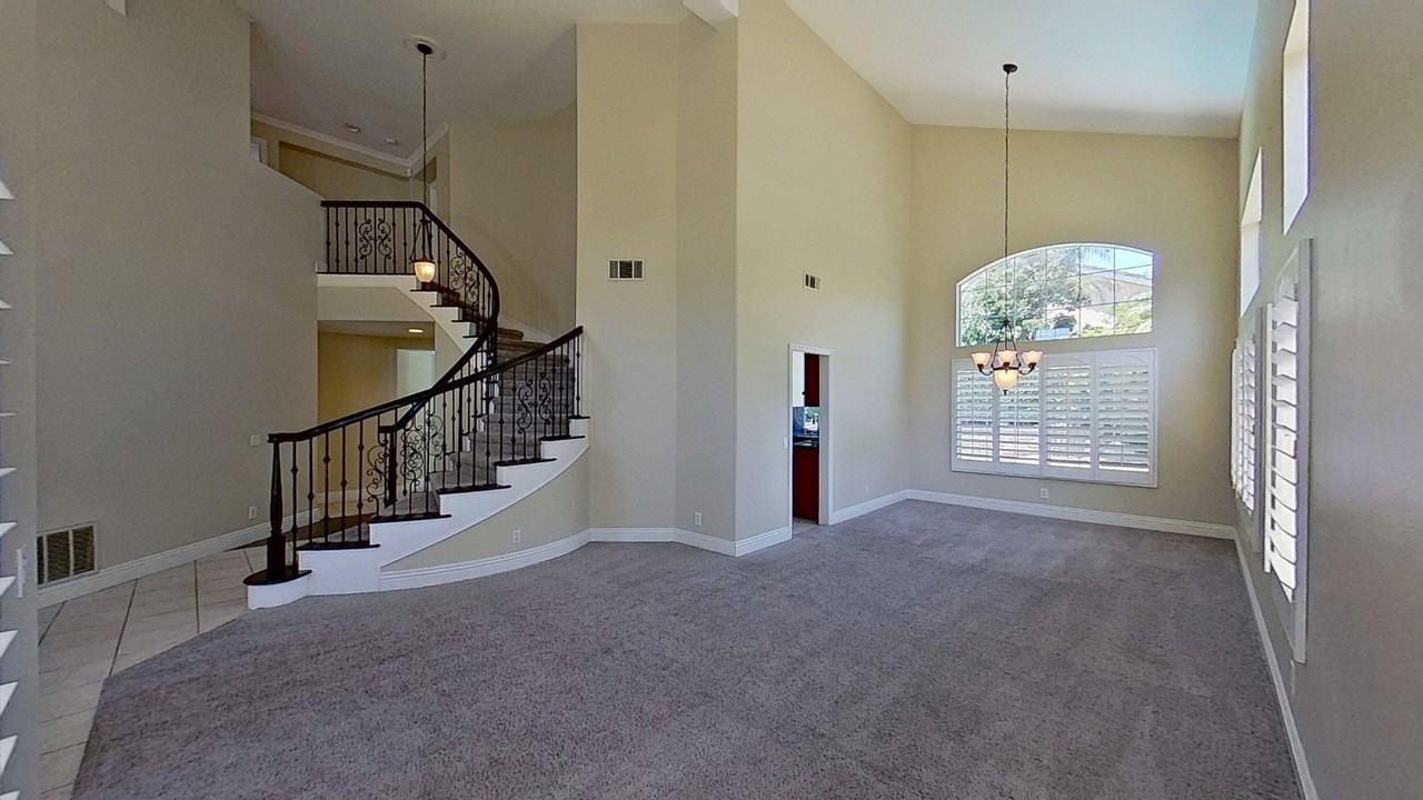 4749 E Bradford Ave - Photo 7 of 40