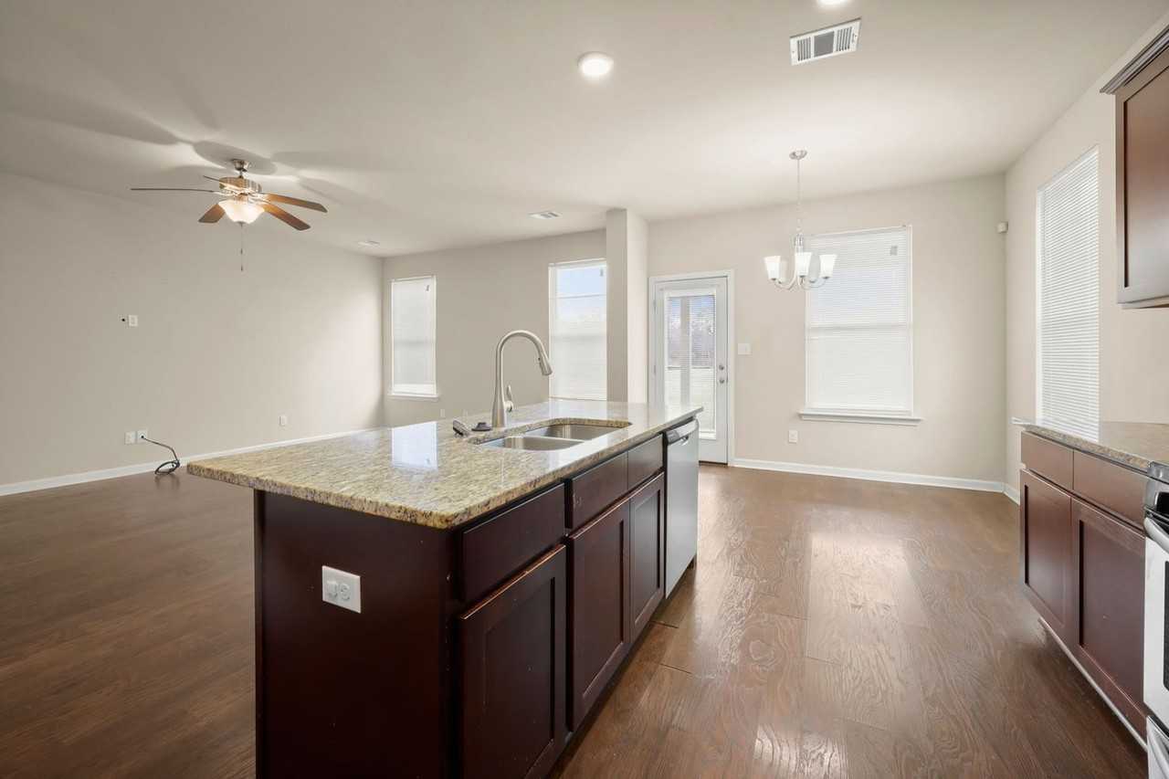 39405 Legacy Lake Dr - Photo 2 of 48