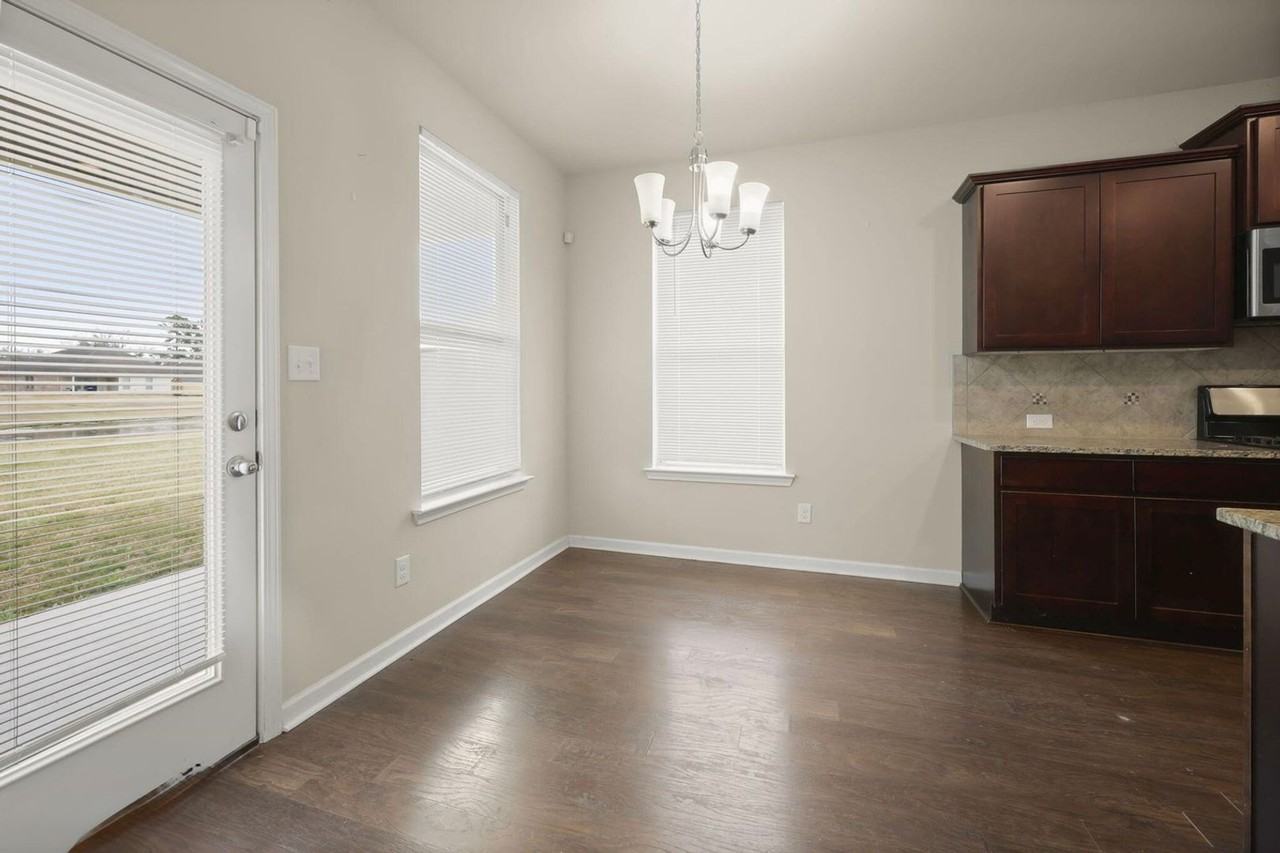 39405 Legacy Lake Dr - Photo 4 of 48