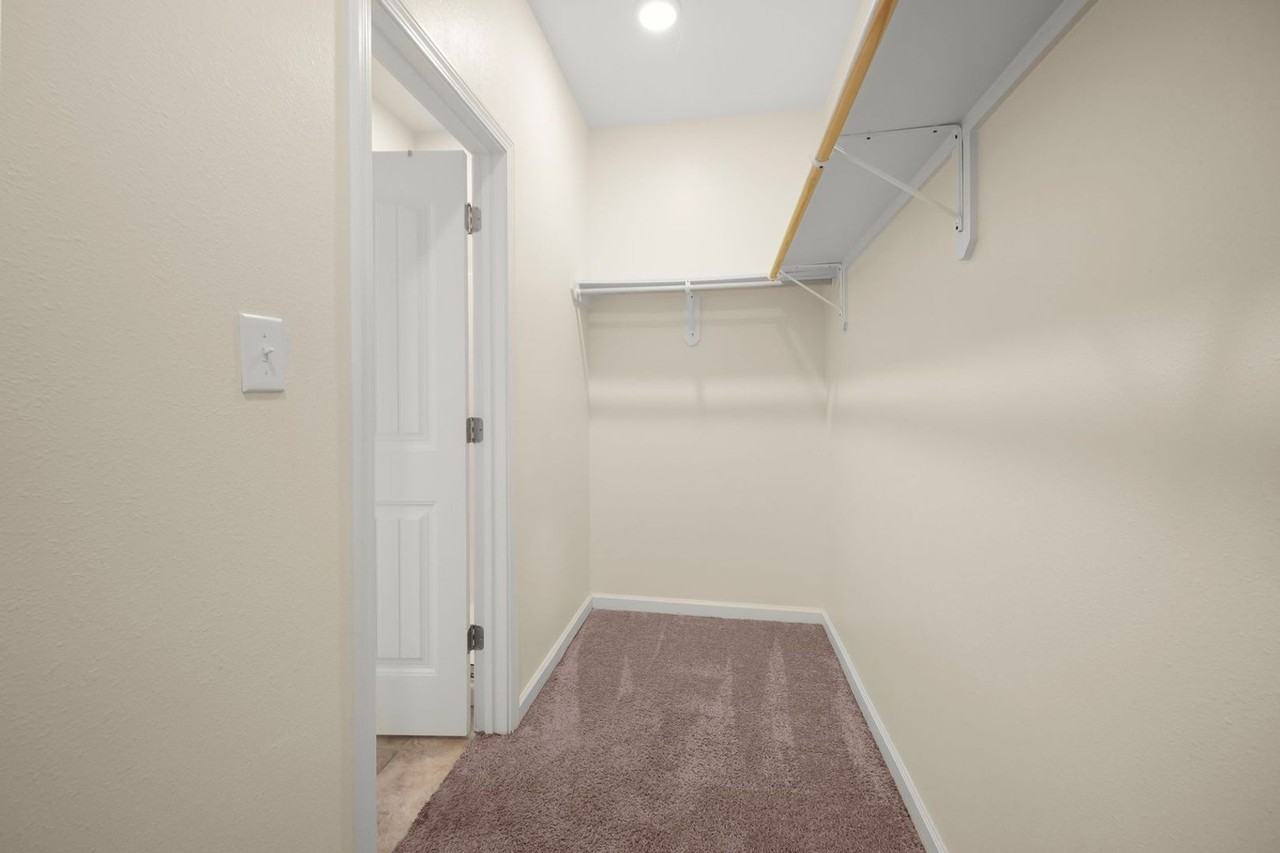 39405 Legacy Lake Dr - Photo 5 of 48