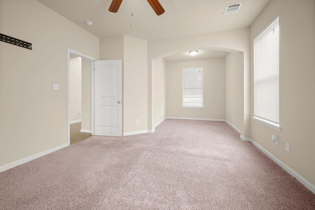 39405 Legacy Lake Dr - Photo 6 of 48