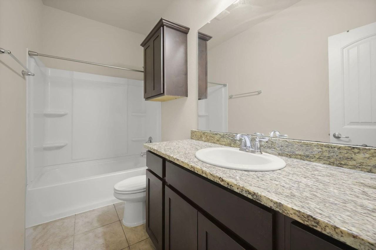 39405 Legacy Lake Dr - Photo 7 of 48