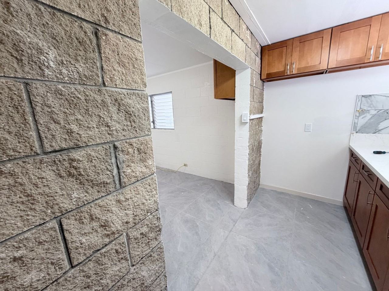 2210 N School St - Photo 4 of 24
