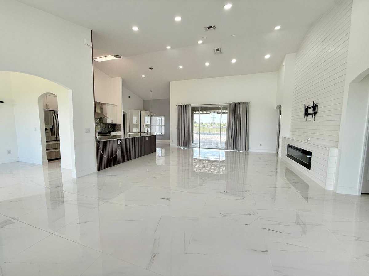 11400 Lovers Ln - Photo 2 of 29