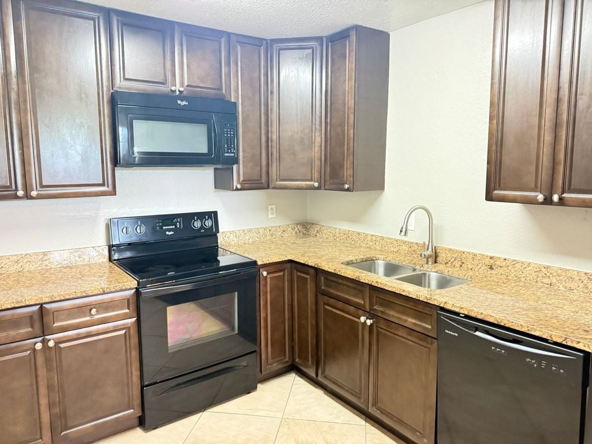 4022 Versailles Dr #C - Photo 2 of 15