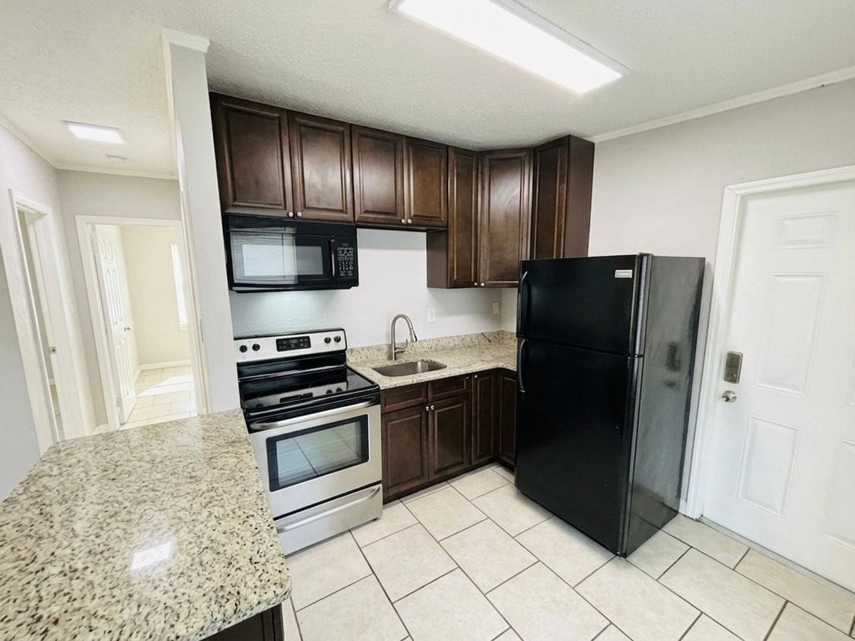 740 740 W. Robinson St. Unit Upper