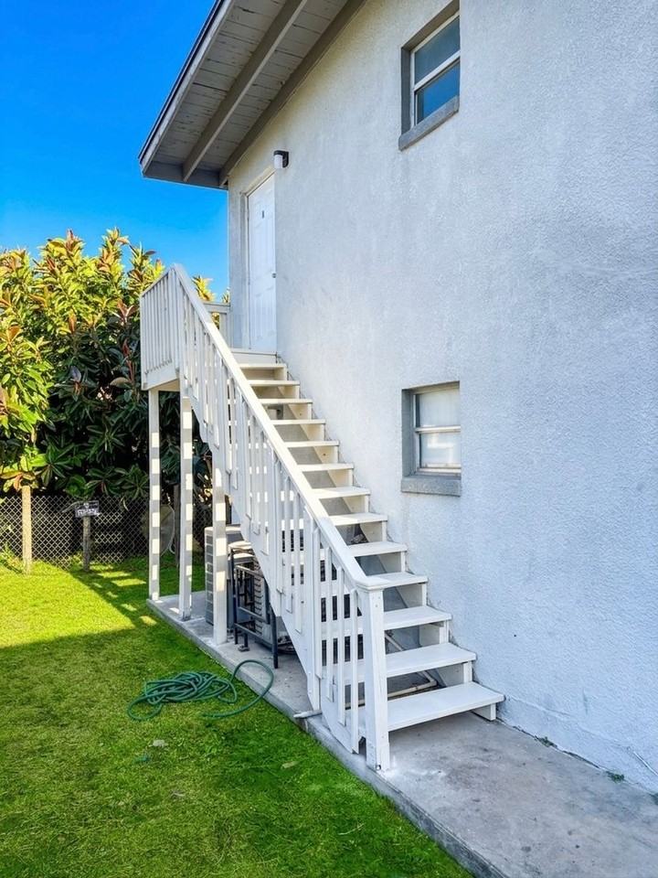 740 740 W. Robinson St. Unit Upper - Photo 6 of 10
