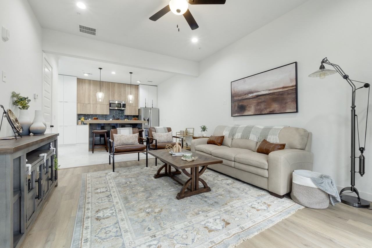 4314 Roseland Ave #104 - Photo 3 of 17