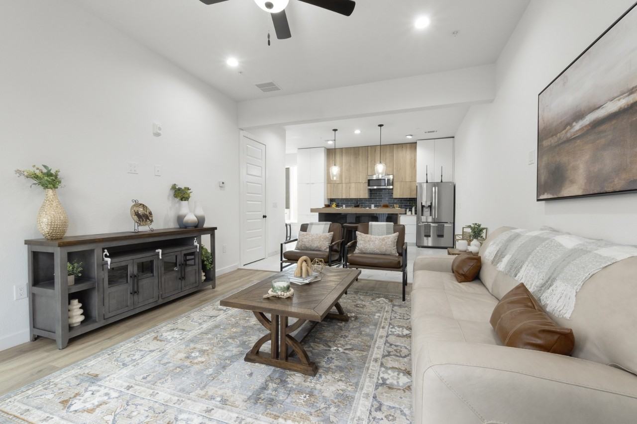 4314 Roseland Ave #104 - Photo 4 of 17