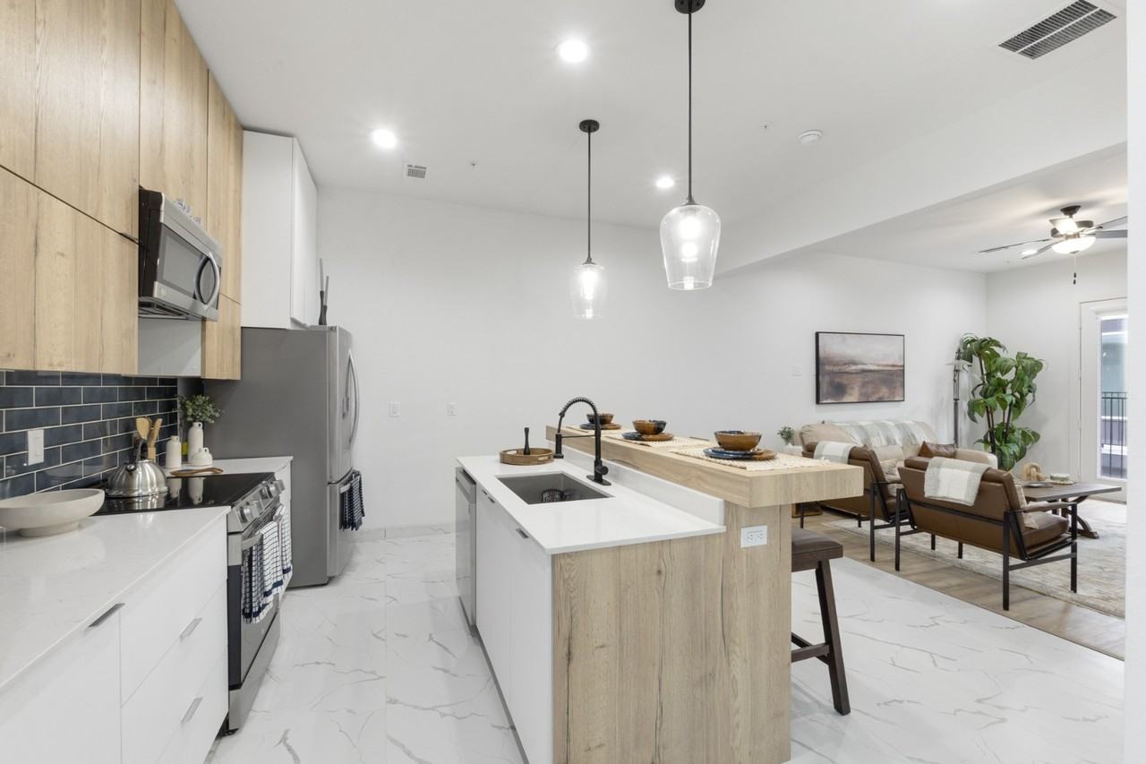 4314 Roseland Ave #104 - Photo 7 of 17