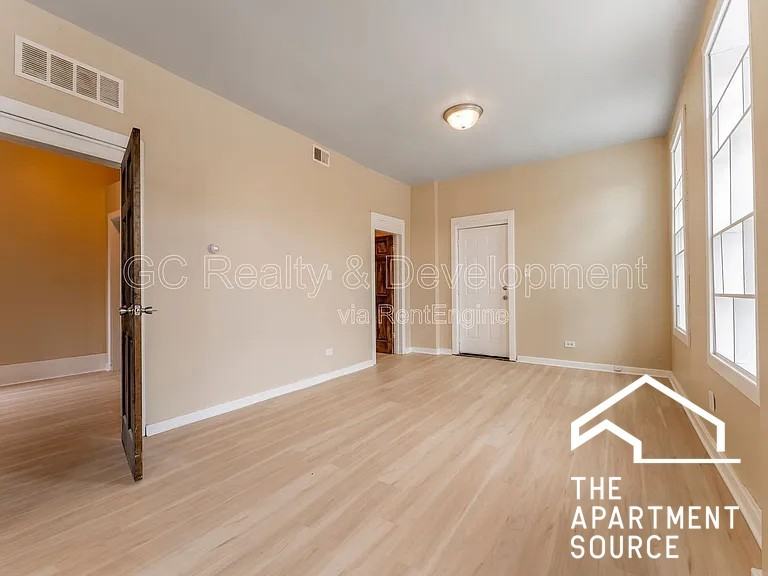 3328 W Chicago Ave #2R - Photo 5 of 7